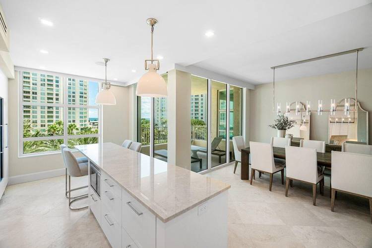 STUNNING PANORAMIC VIEWS OF THE INTRACOASTAL, CITY, LUSH GROUNDS WITH FOUNTAINS OCEAN !