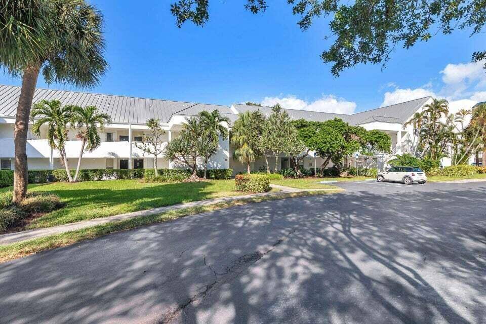 Lovely first floor condo with large screened patio.