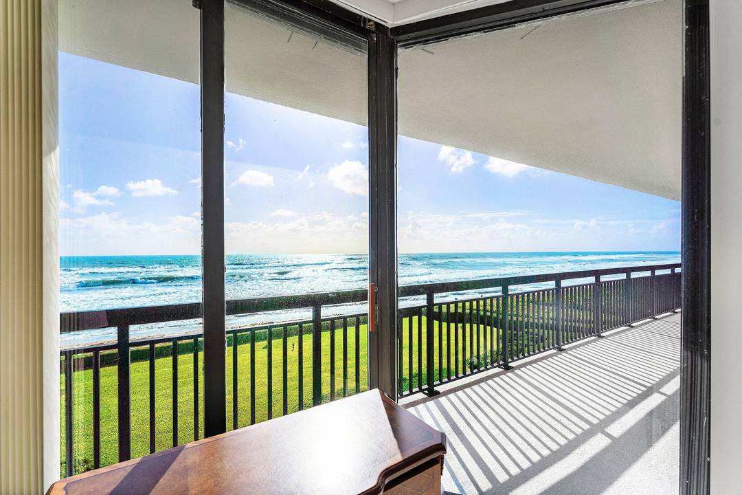 If you are looking for a Spectacular Oceanview and large terrace, this is it !