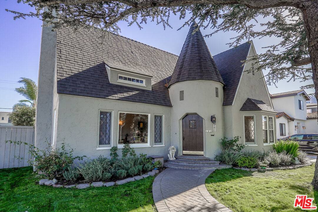 1218  S Point View St 3BR Beverlywood La