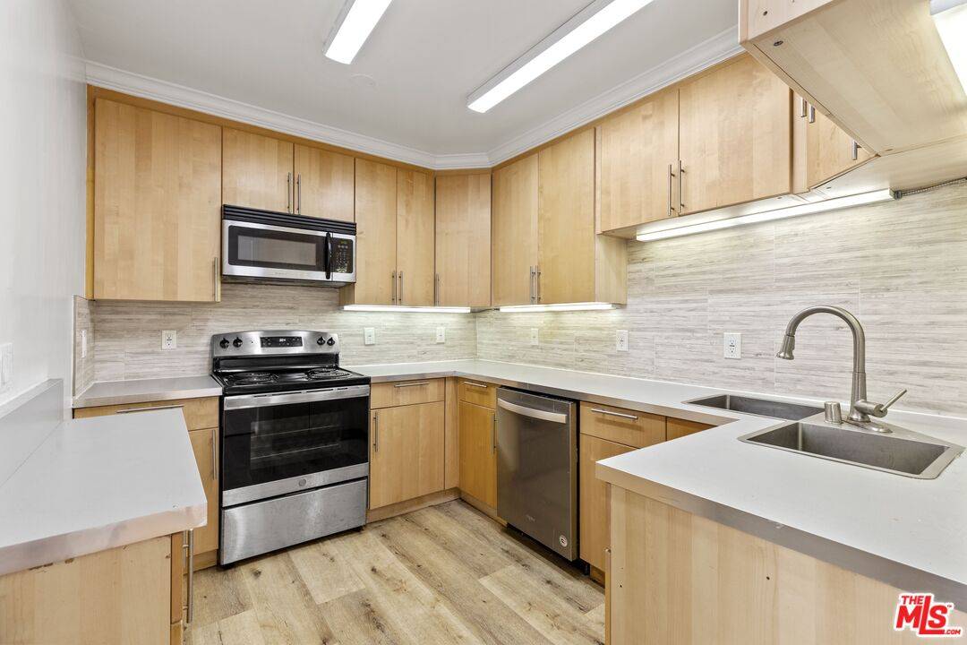 1033  6TH ST 3BR Santa Monica La