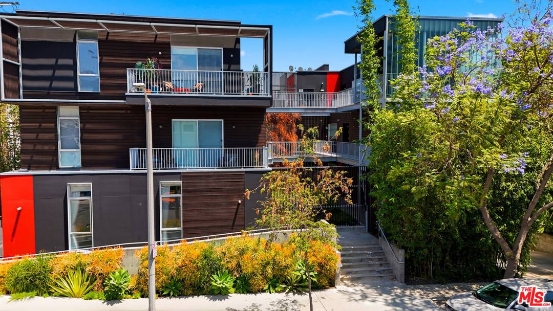 1050 N Gardner St 2BR Hollywood Hills East La