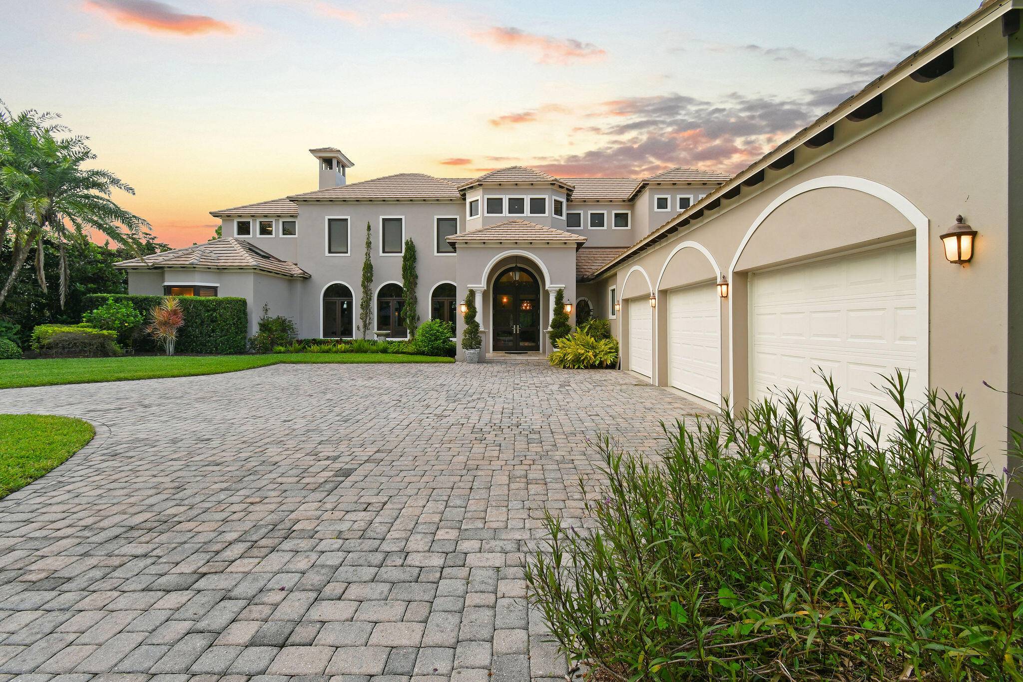One of the most meticulous homes at Harbour Ridge which has been completely renovated by current owner !