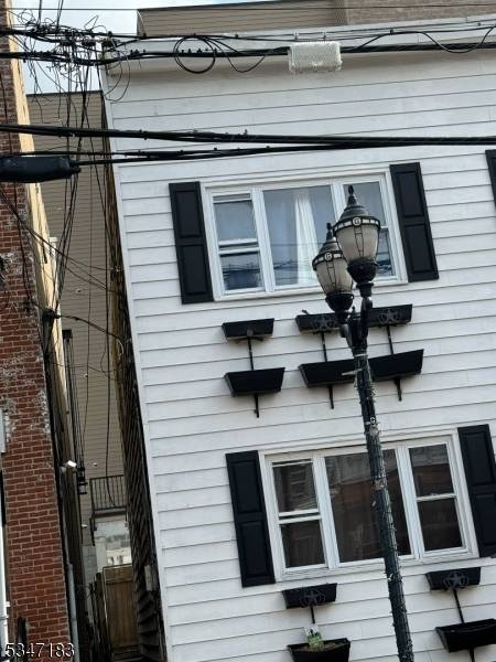2 family house first floor can be converting to commercial use as long complies with commercial standards and building code, a block away from Boulevard east can enjoy panoramic view ...