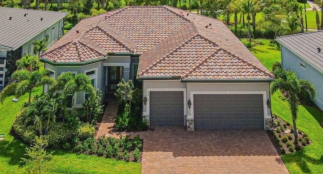 Experience modern luxury in this BRAND NEW, move in ready immaculate home in the prestigious community of Avondale at Avenir.