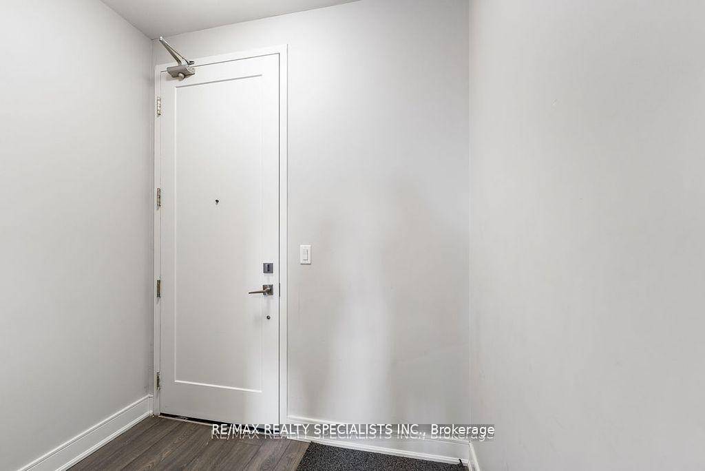 Welcome To 150 Main Street West In The Heart Of Downtown Hamilton, Bright and Spacious 2Bedroom, 2 Bath Condo Unit, Luxurious Floor Finishing With Laminate Thru out, QuartzCountertops.