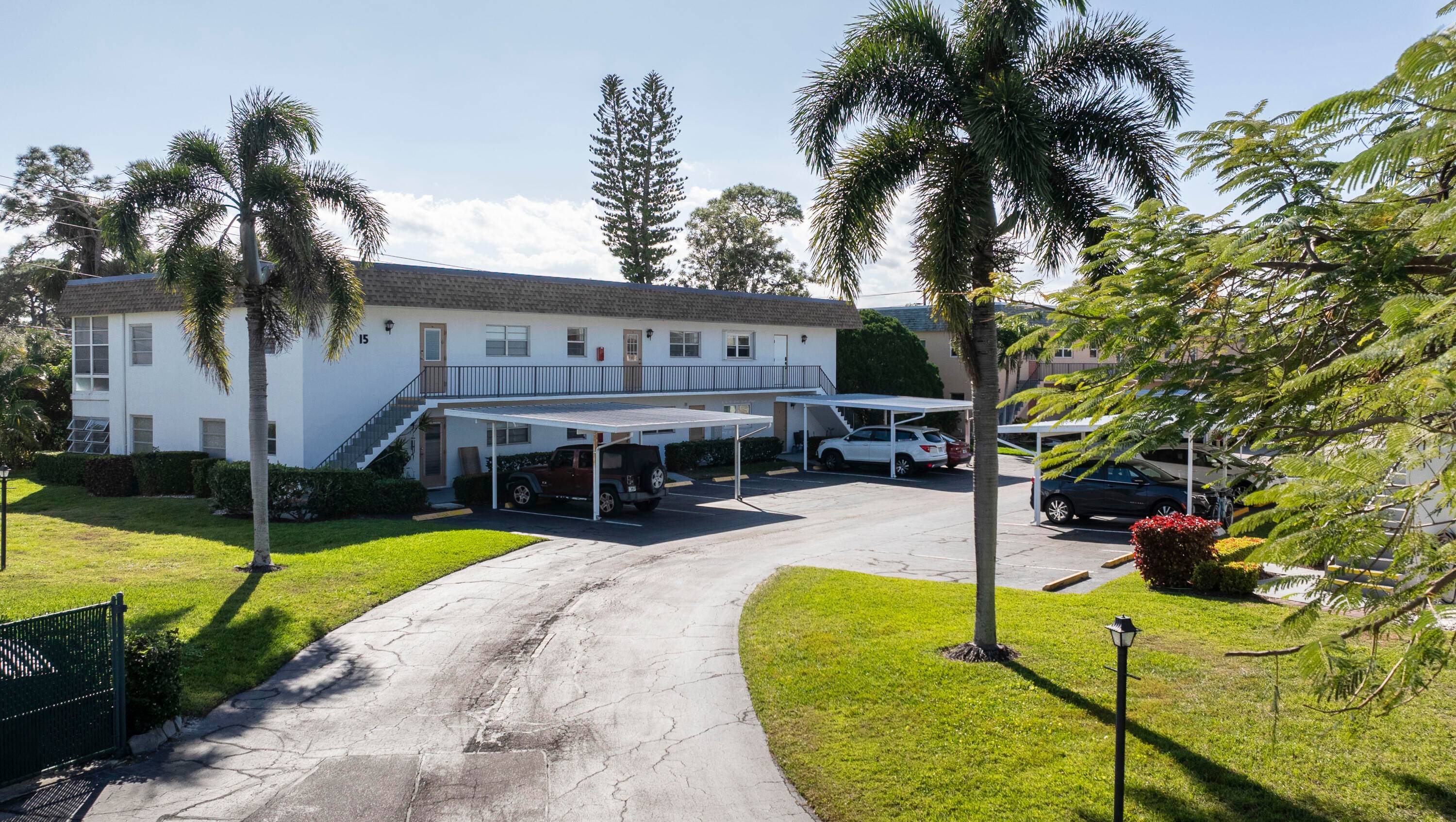 Beautiful First Floor Condo in Kingswood 55 Community Welcome to this light and bright first floor 2 bedroom, 2 bath unit in the desirable Kingswood community !
