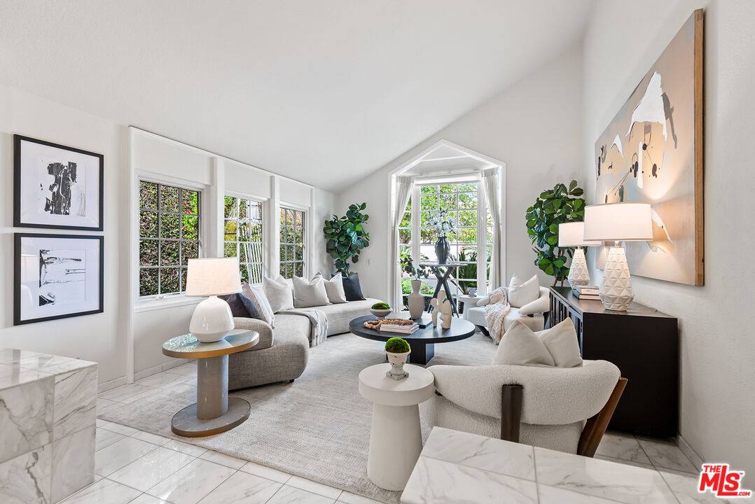 7538 W 81st St 3BR La