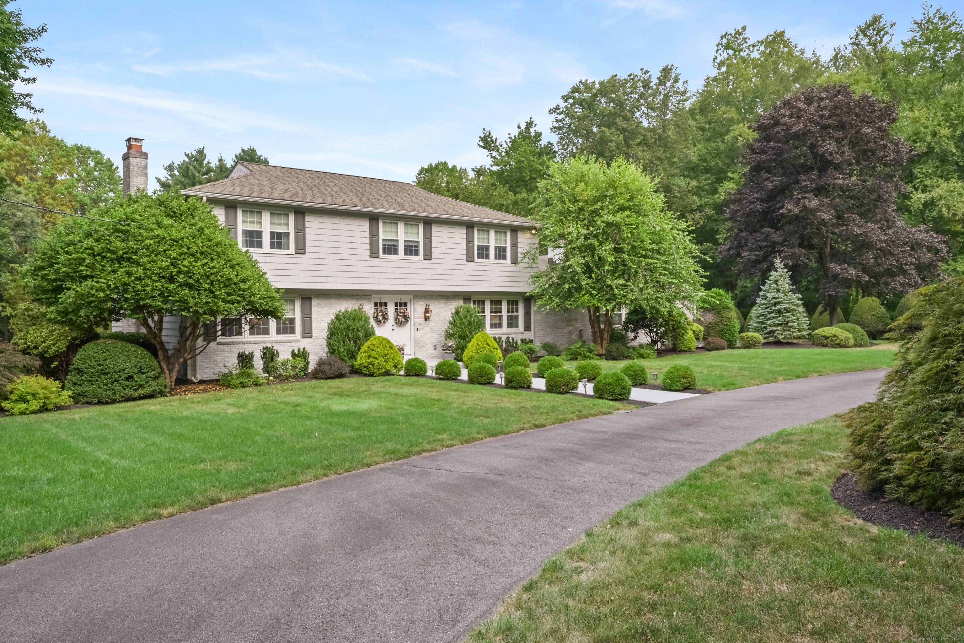 SOPHISTICATED STYLE SERENE OASIS Welcome to Your Dream Home !