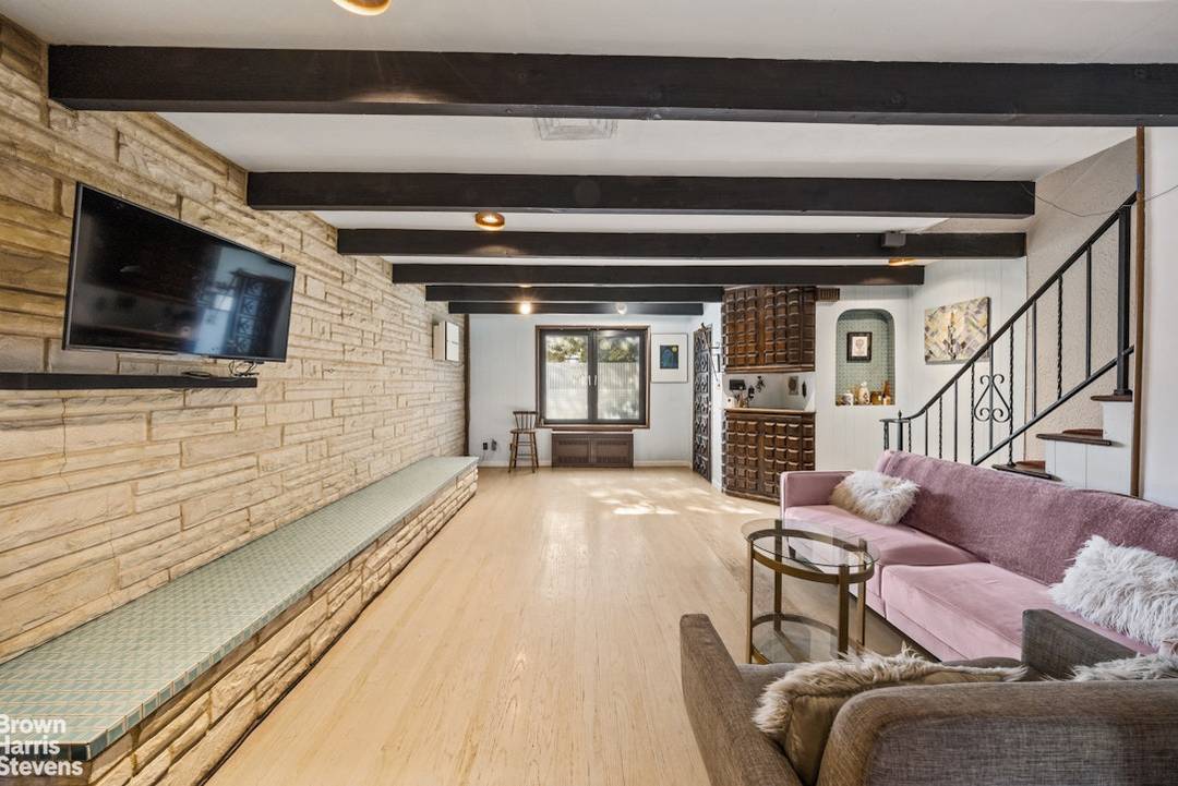 PLEASE NOTE Saturday, 11 15, Open House is from 3 00pm to 4 00pm.