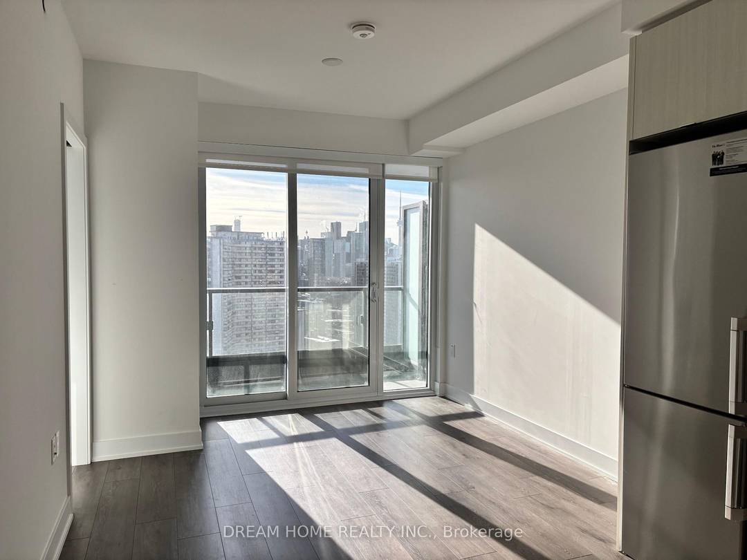 An Immaculate Luxury unit by Tridel in High demand community, Beautiful Lake View, Great nature light, Square layout, Den can act as 2nd Bedroom with Exclusive Washroom, Open concept High ...