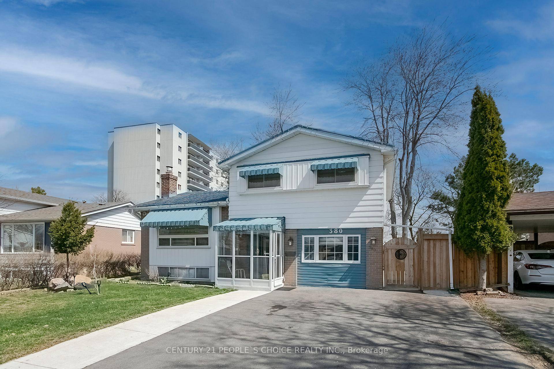 Spend thousands on upgrades Detached 3 3 Bedroom, 3 Full Bathrooms, 4 Level Side split On A Premium Lot In Desirable Peel Village !
