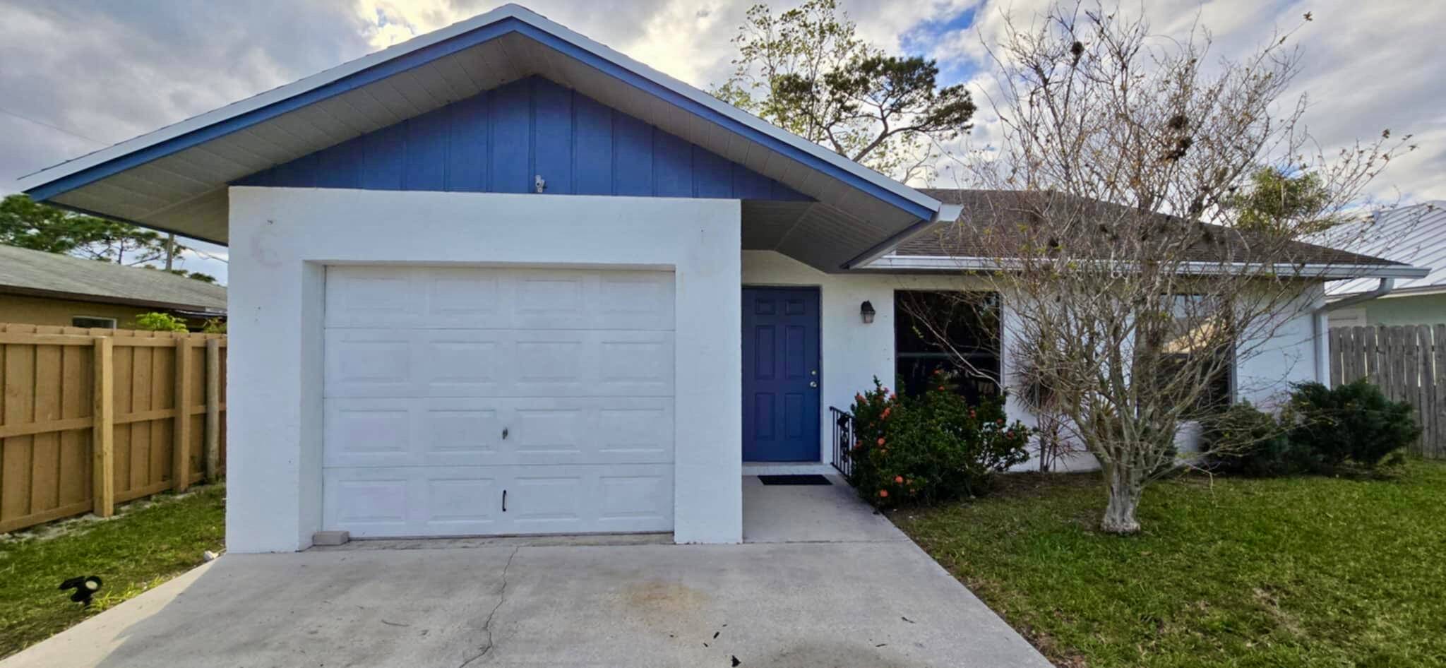 PRICE IMPROVEMENT ! ! ! This charming 3 bedroom, 2 bathroom with screened in patio is ready for new owners !