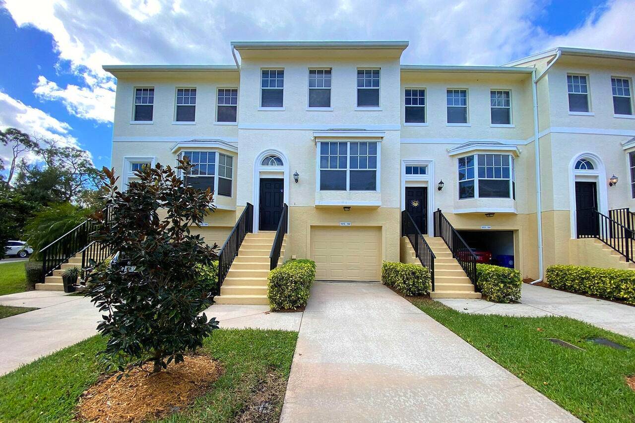 Carolina Trace Lakeview Luxury within the Vero Beach City Limits.