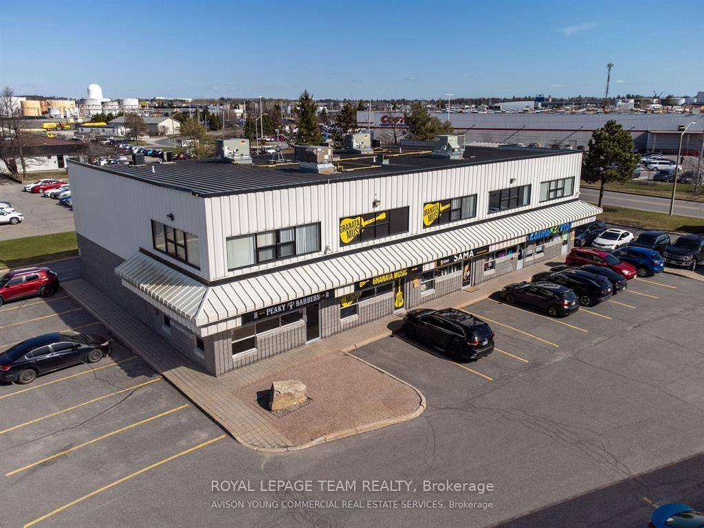 Well positioned 927 SQ FT second floor office unit available just off Merivale Road in Ottawas thriving West Central submarket.