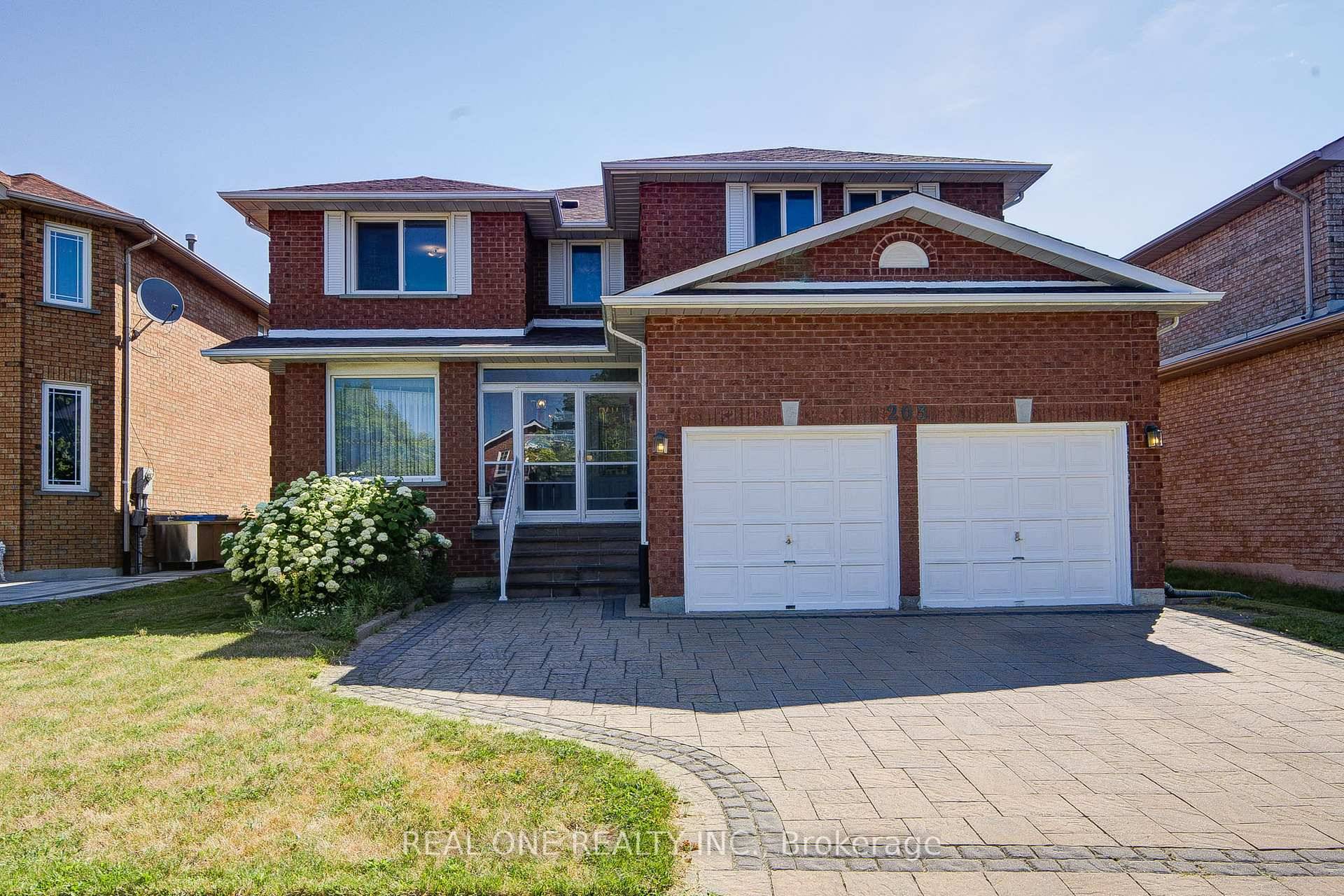 Top Ranked School Zoned, Stunning Bright, Sun Filled 5 Generously Sized Bedrooms 5 Washrooms 2 Garage House In Quite amp ; Family Oriented Child Safe Prestigious Doncrest Community.