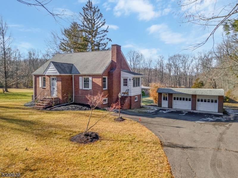 no access to Buildings behind the property are an addtional rental price if interested.