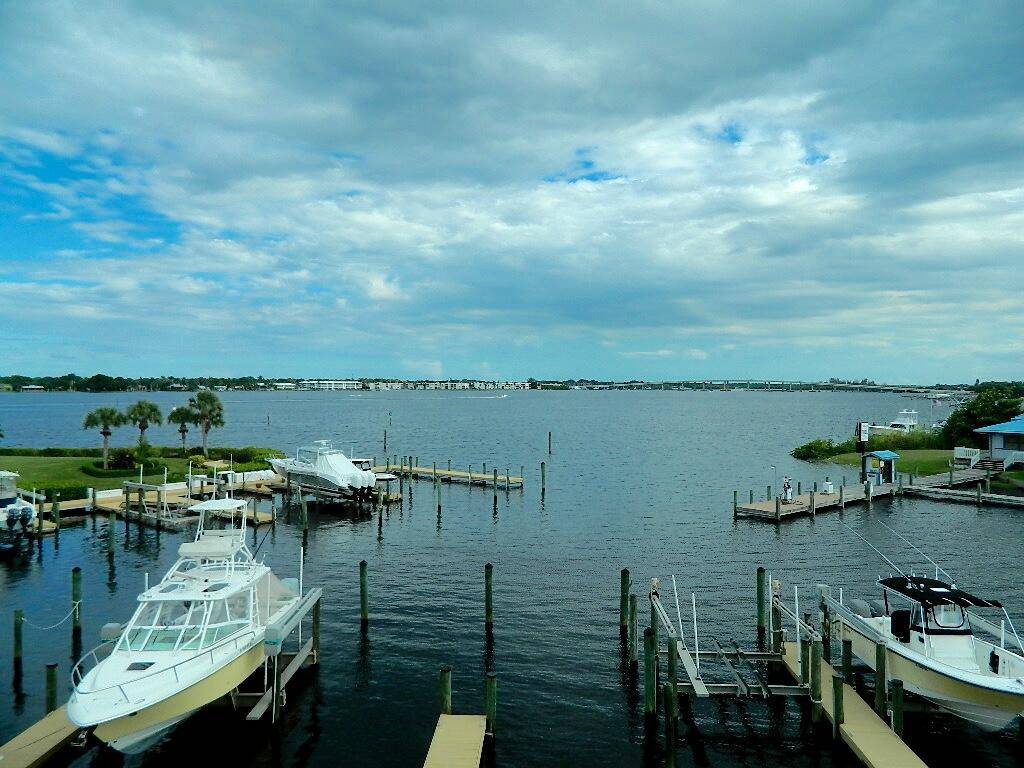 FABULOUS WATER VIEWS in MARINA COMMUNITY !