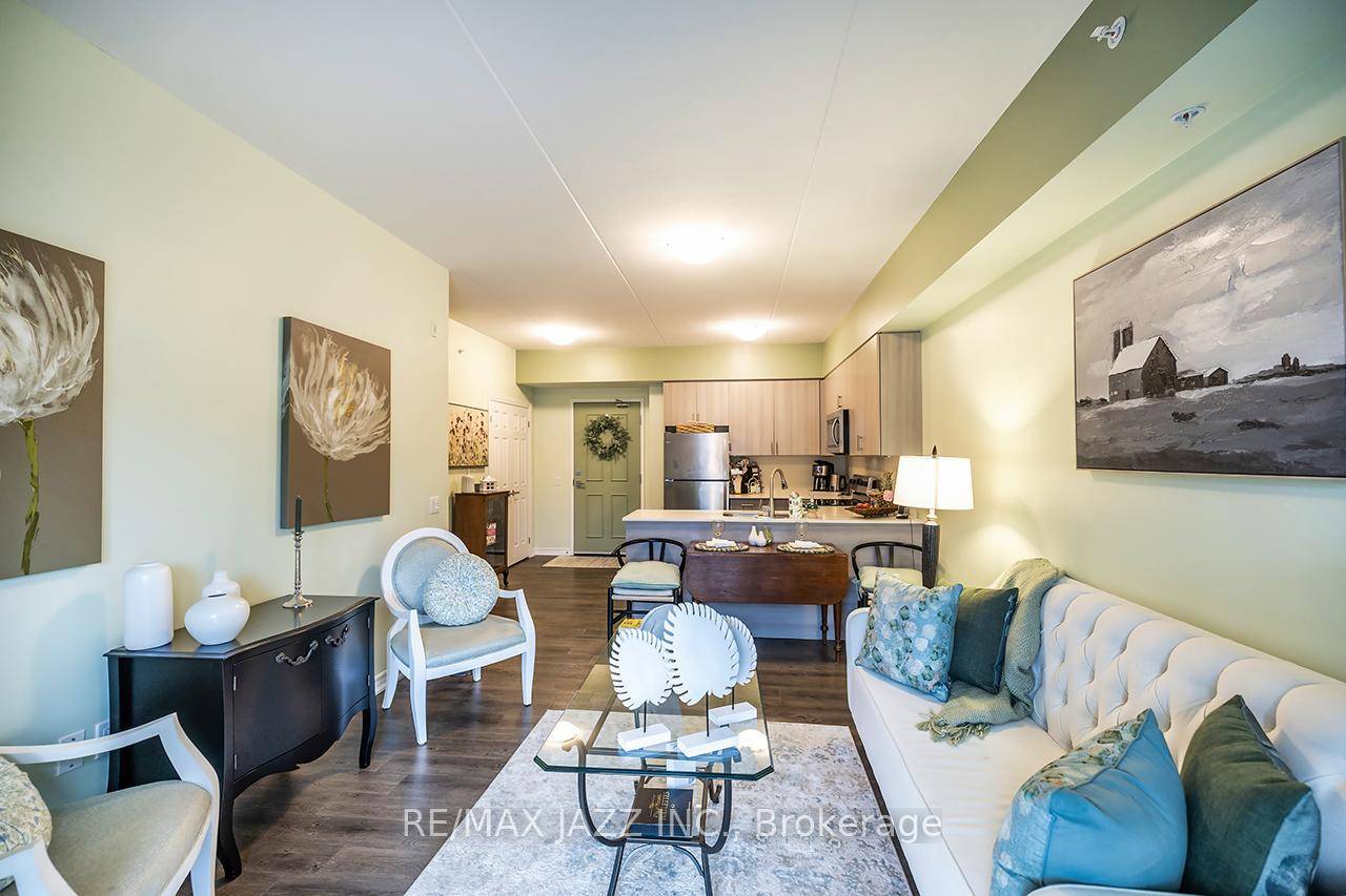 Modern 2 Bed, 2 Bath Condo in Prime Central Location 966 Sq Ft Parking Included.