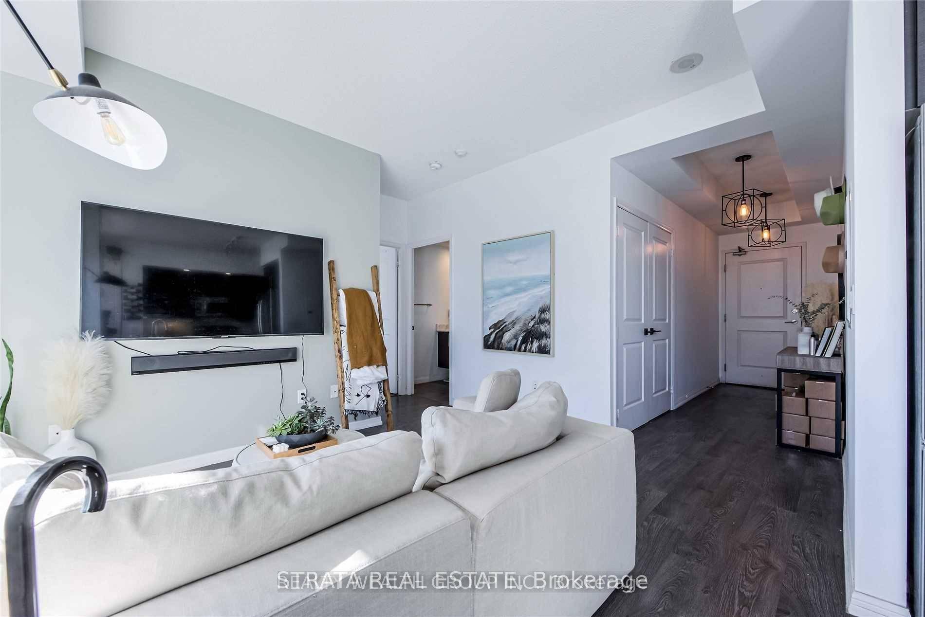 Luxury 1 Bedroom Plus Den For Lease In The Highly Sought After Liberty Village !