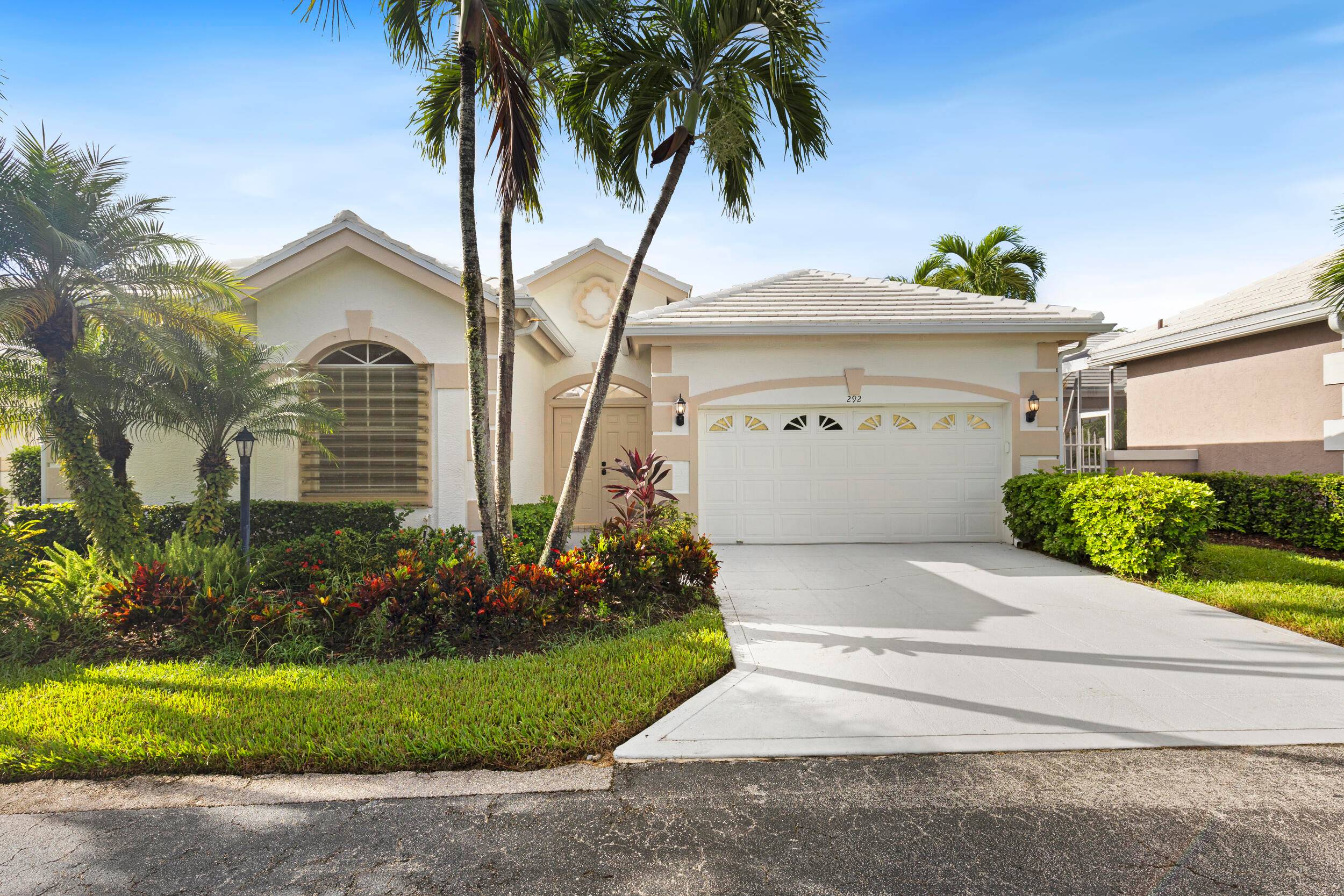 Absolute Bargain Incredible Price, Priced low and firm for your pre approved buyer in Canterbury of PGA National, on this 3 Bed 3 Bath 2020 Sq Ft of Living 2452 ...