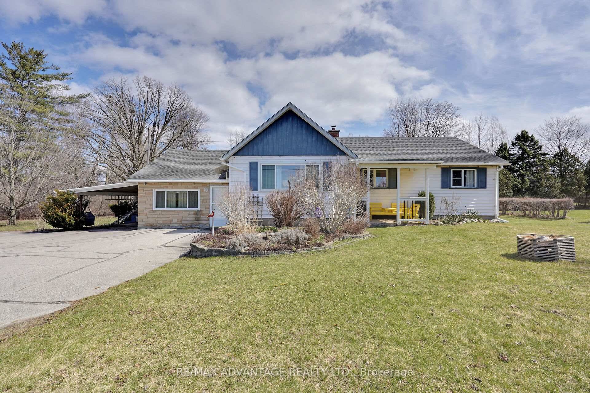 225' Frontage ! Welcome to 2678 Dorchester Rd.