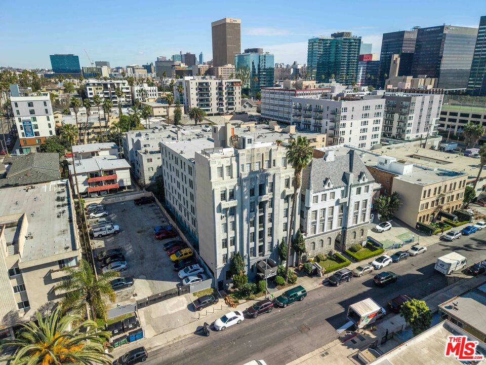 512  S Hobart Blvd 13BR La