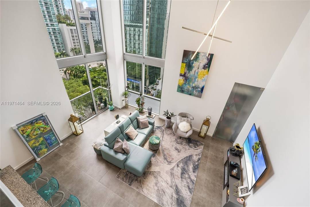 Welcome to the highest floor loft corner residence at 1060 Brickell Avenue a truly rare offering in the heart of Miami s dynamic Brickell neighborhood.