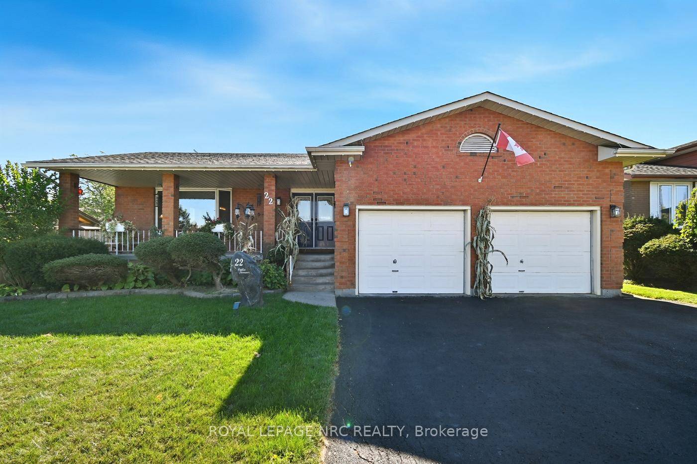 All brick, solid and definitely spacious 4 level side split on s super street.
