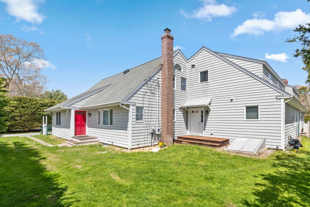 EAST HAMPTON VILLAGE FRINGE SALT WATER POOL