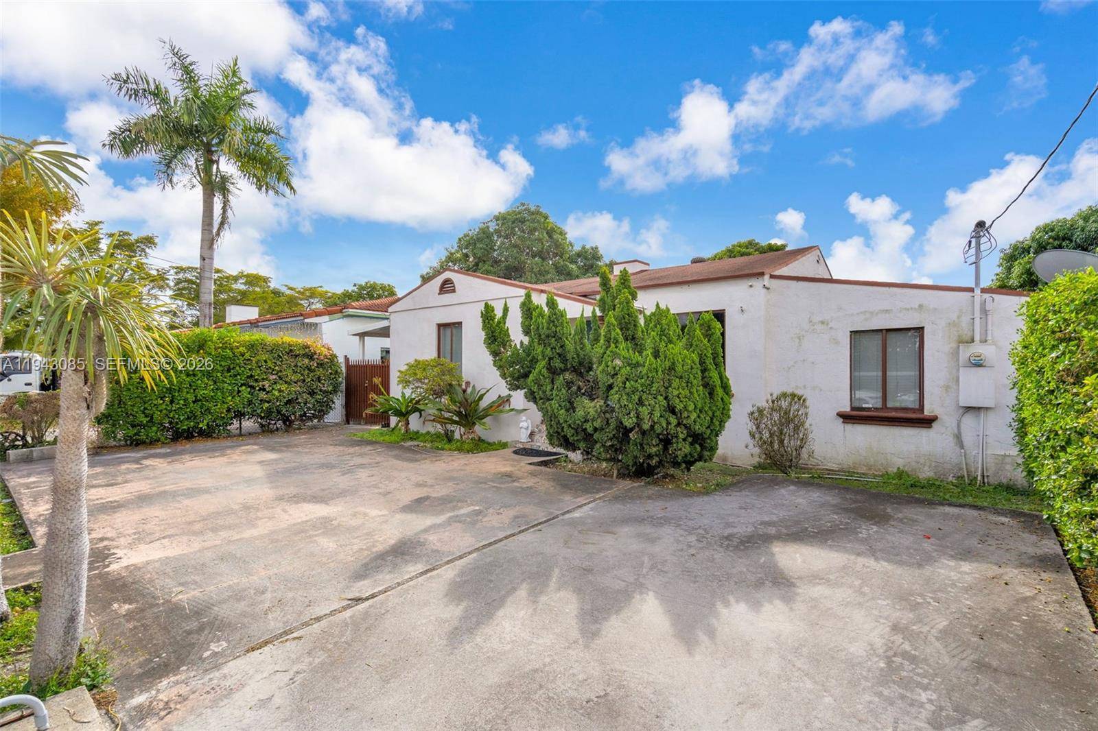 Charming 2 bedroom, 1 bath home located in the heart of Miami.