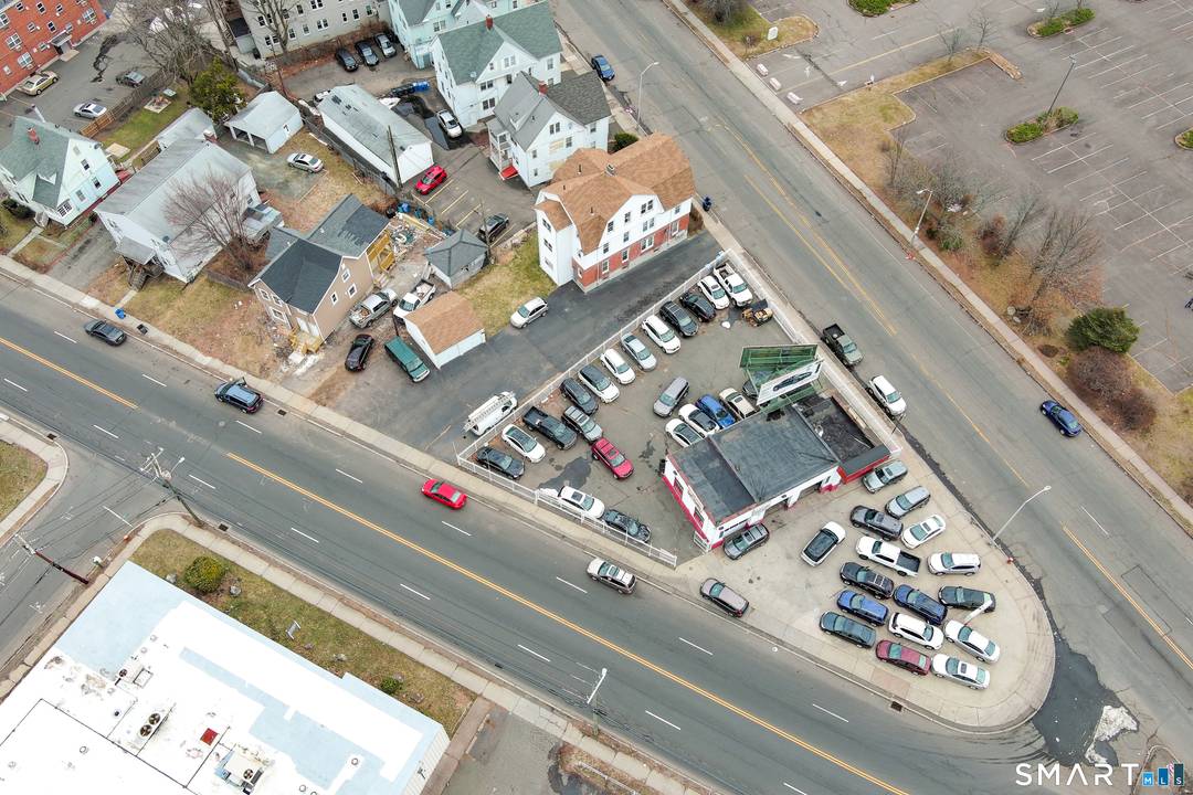 We are pleased to offer for sale 385 New Park Ave, a retail property perfectly located in a high traffic intersection on the border between Hartford and West Hartford, CT.