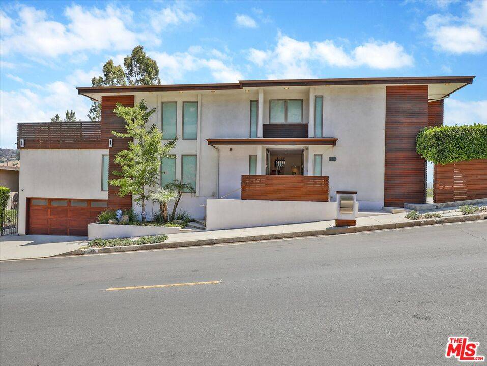 2340 Jupiter Dr 3BR Hollywood Hills East La