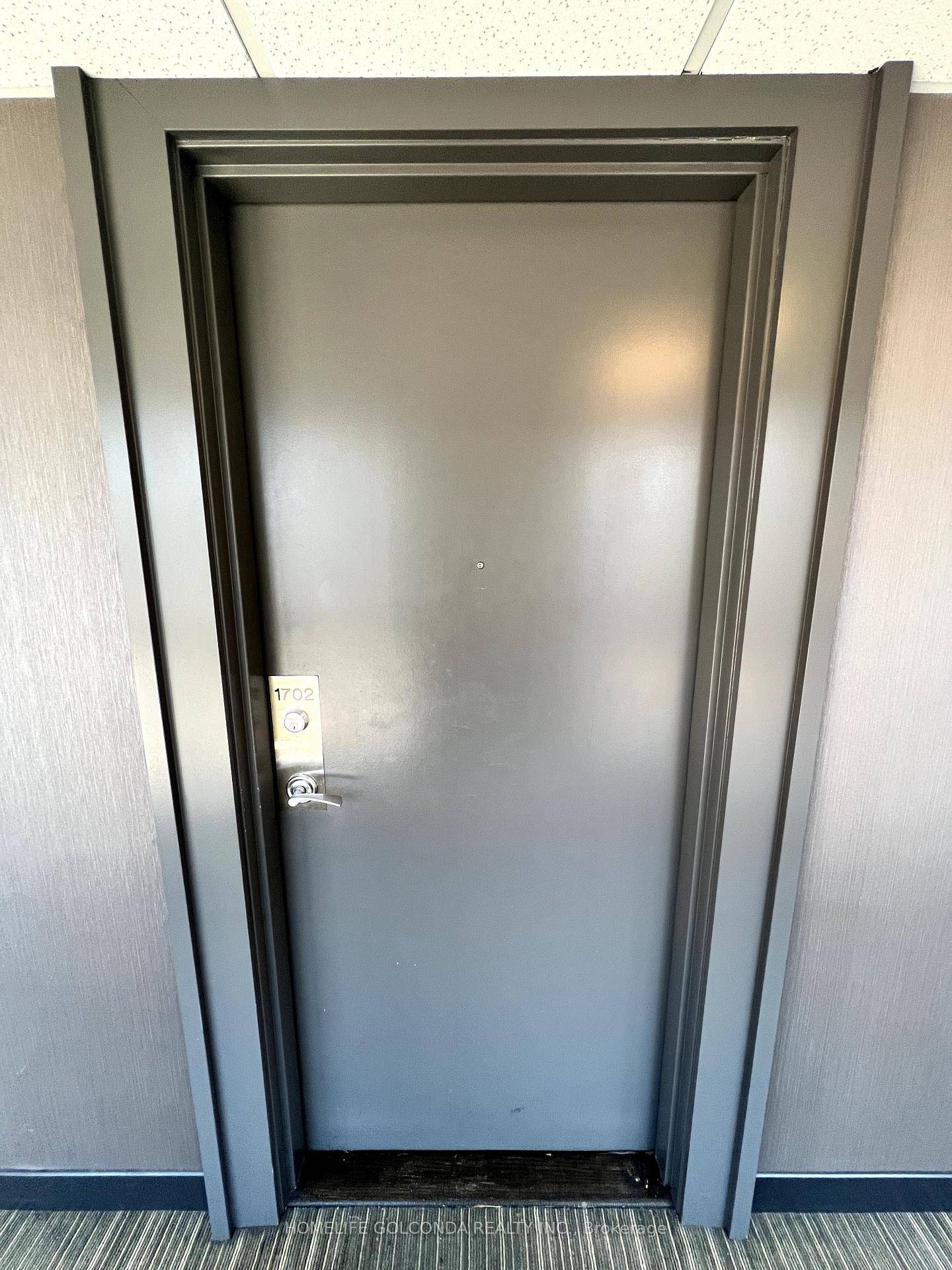 Welcome To This Boutique Building With Luxury Amenities Rooftop Hot Tub, Gym, Party Meeting Rm, Security, etc.
