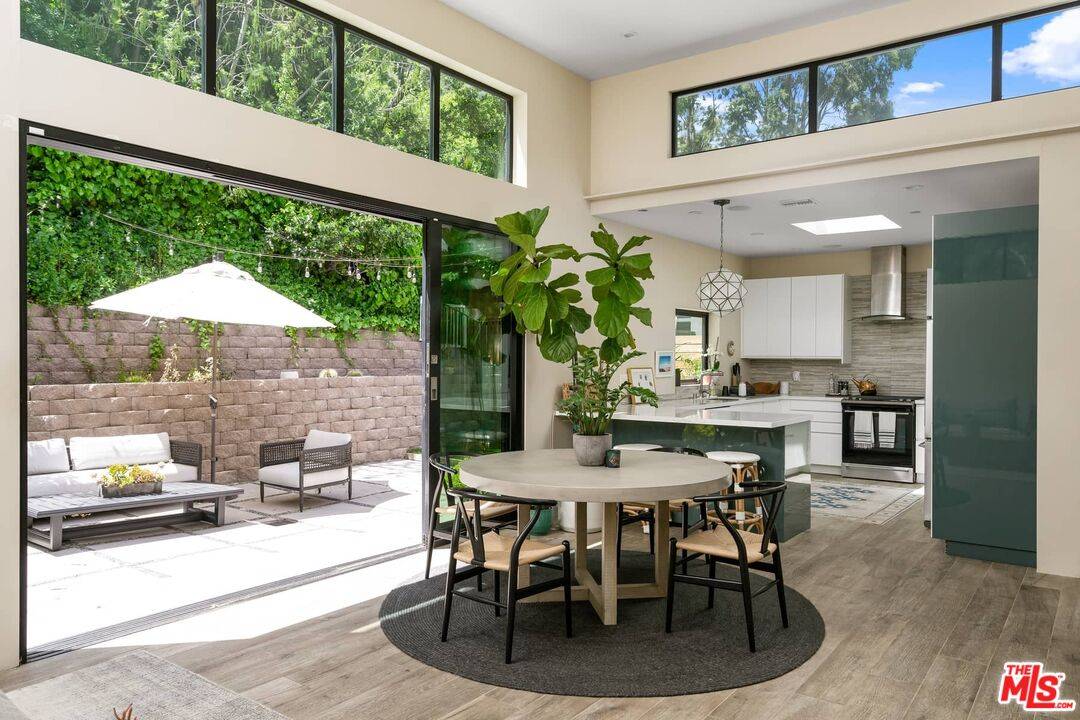 939  N Beverly Glen Blvd 3BR Bel Air La