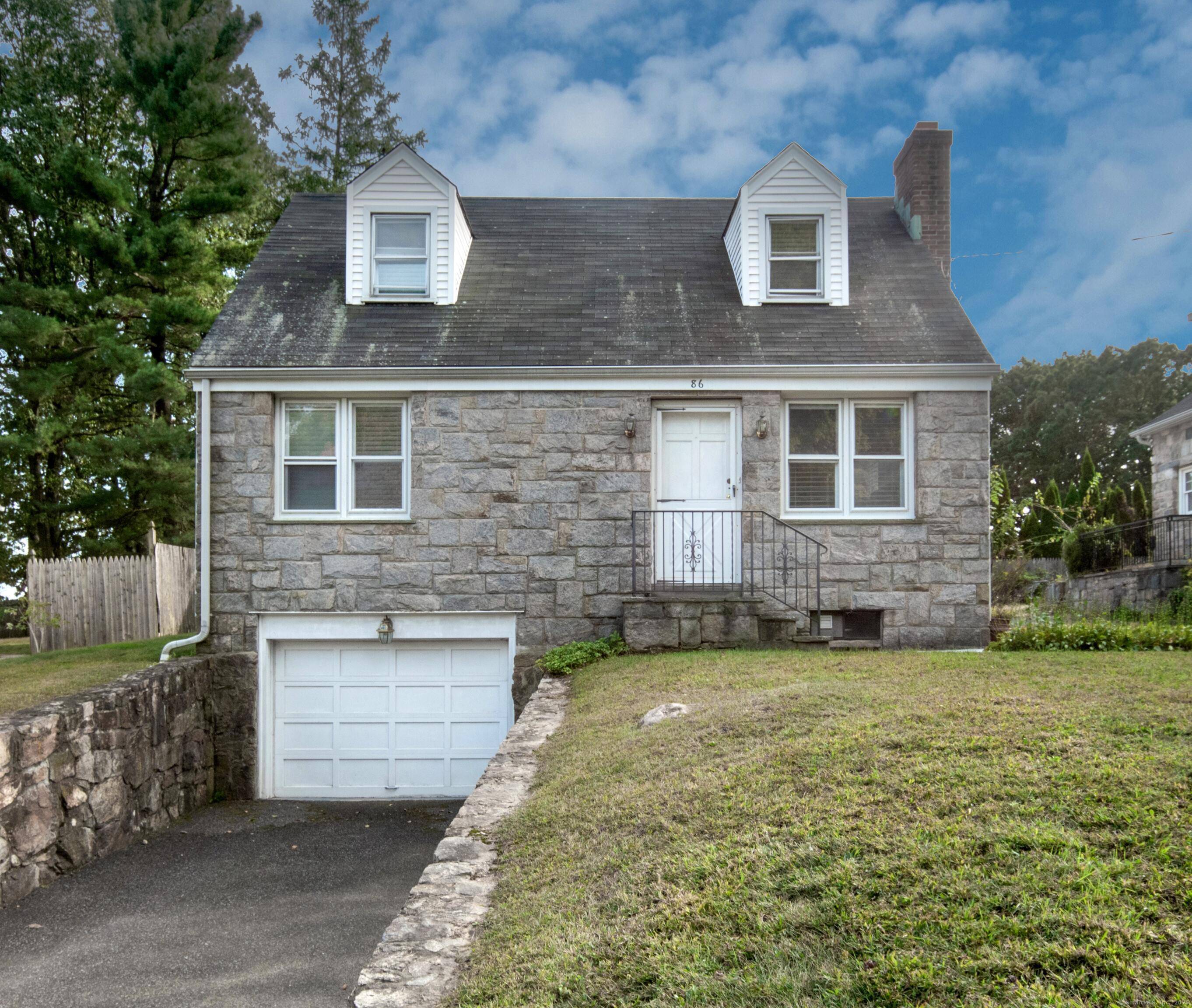 This 3BR, 2BA cape is conveniently located to the train Noroton Heights, Darien Commons shops and restaurants, the park, playground, library, and just a short drive to the beach and ...