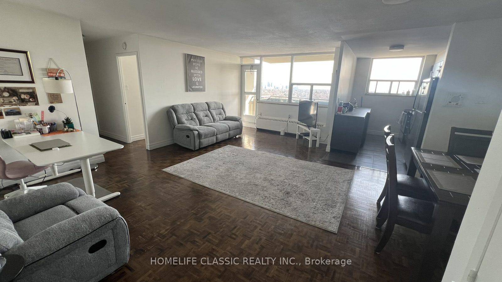 A Beautiful Spacious Shared Apartment overlooking CN Tower at the corner of Bathurst and Steeles !