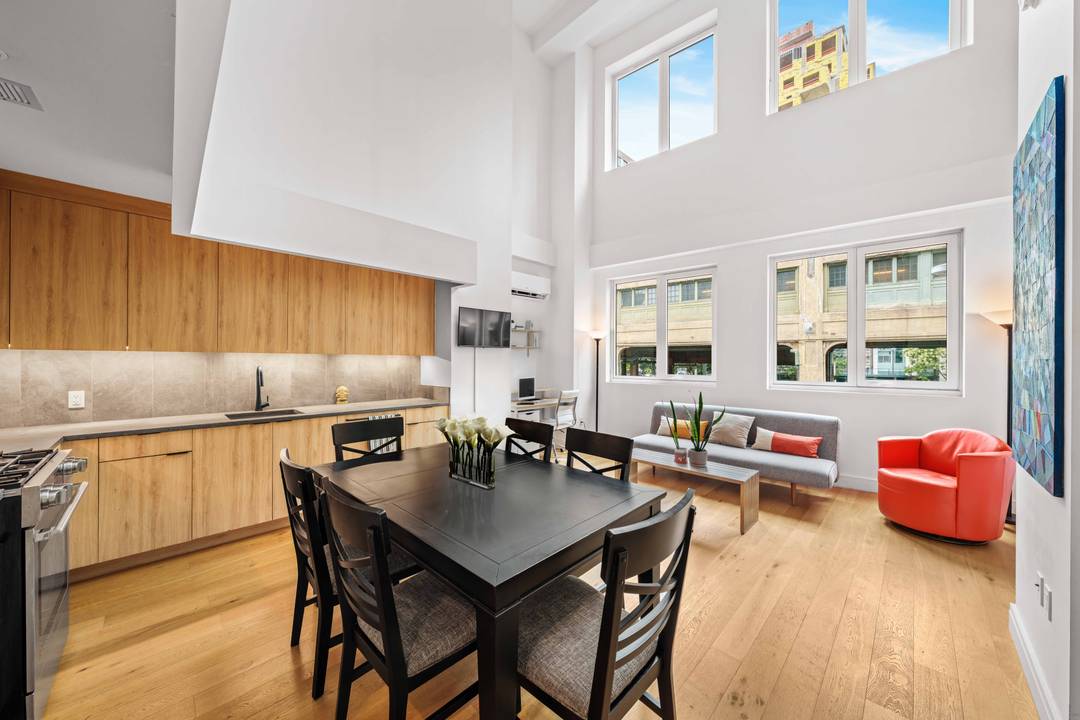 This brand new duplex condominium combines soaring scale with thoughtful design in the heart of Long Island City.