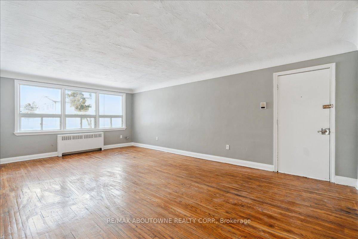Discover modern living in this recently renovated 2 bedroom, 1 bathroom unit at 145 North Service Road East in Oakville's College Park neighborhood.