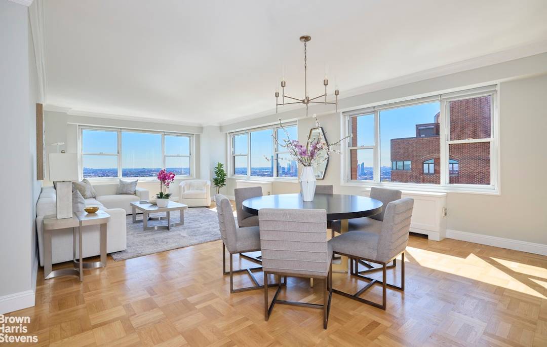 Prepared to be wowed ! Perched on the forty first floor, this two bedroom two and a half bathroom home has sweeping River and City views.