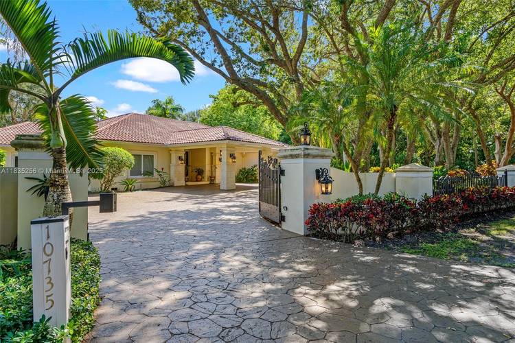 Welcome to Casa Grande ! This expansive single story gorgeous North Pinecrest gem is located on a quiet tree lined street.