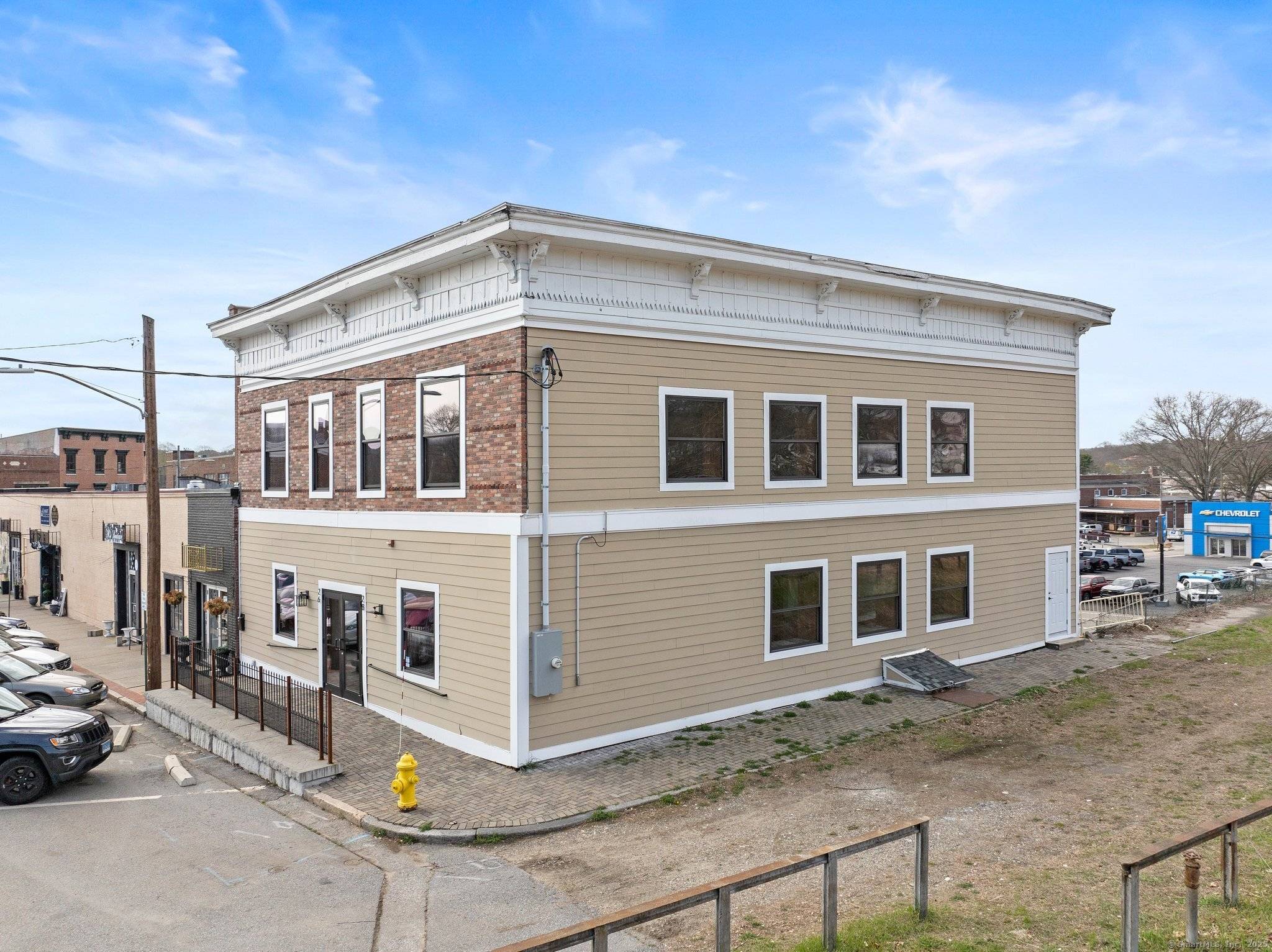 Exceptional Investment Opportunity Fully Renovated Restaurant Bar in the Heart of Historic Putnam, CT Presenting a rare and unparalleled opportunity to own a 5, 194 sq ft, fully modernized restaurant ...