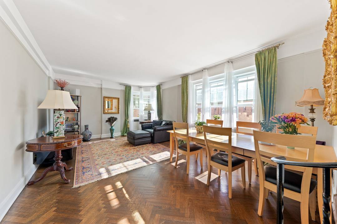 Renovated mint condition L shaped one bedroom with large entrance foyer is truly move in ready.