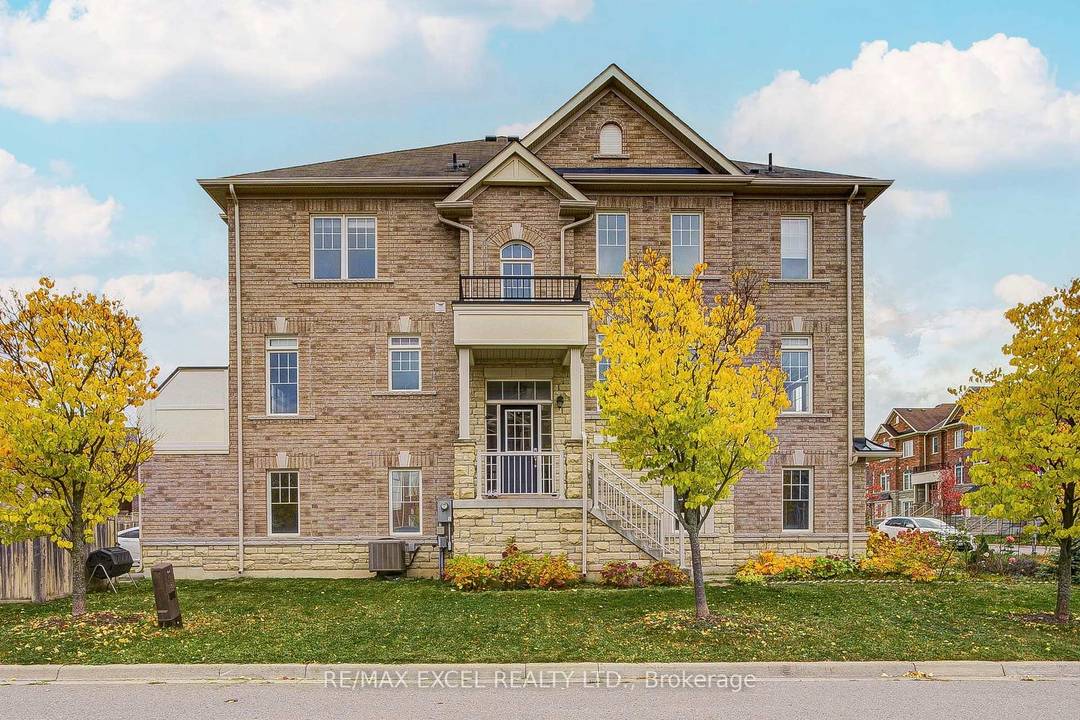 Welcome to this spectacular 3 1 bedroom, 3 bathroom corner unit townhome, which is freehold no POTL fee.