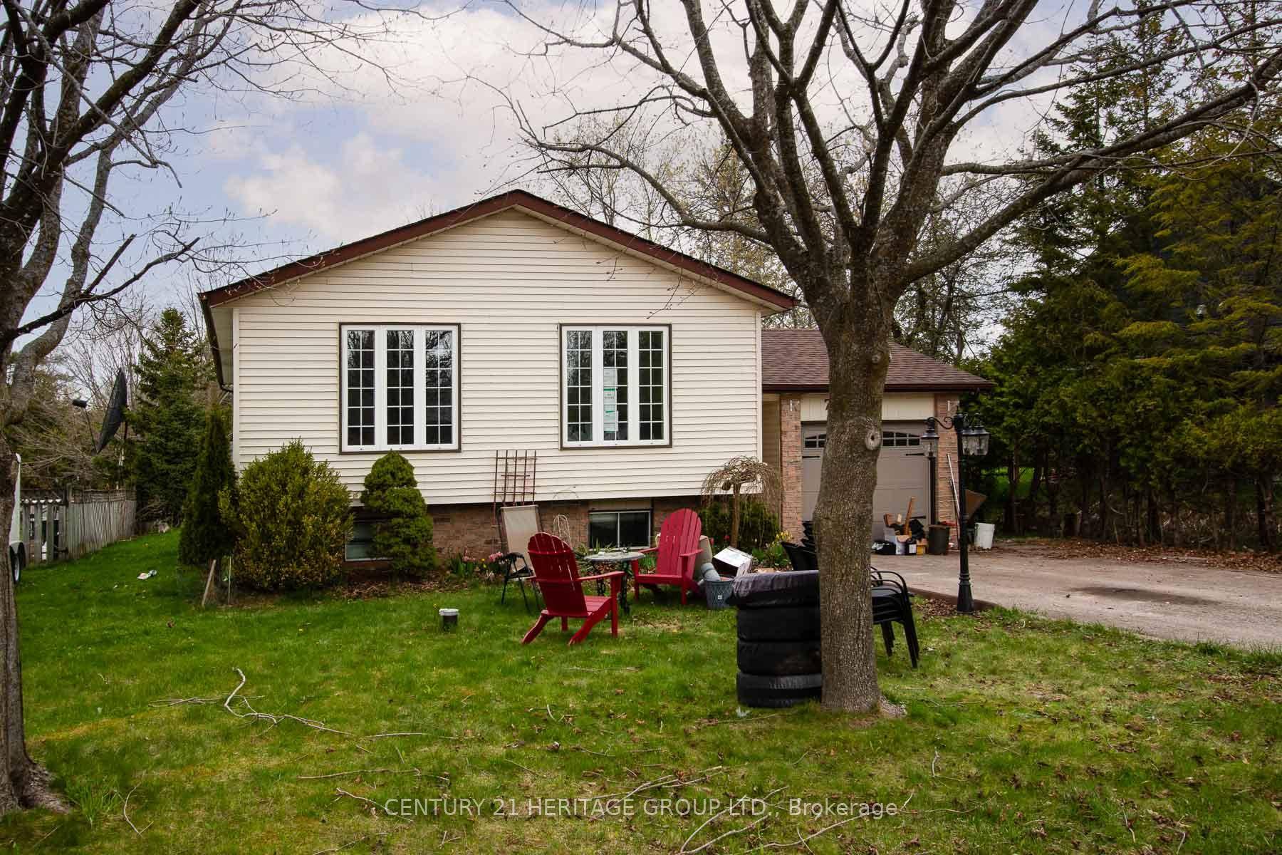 Welcome to this fantastic raised bungalow nestled on a family friendly, dead end street just minutes from Sibbald Point Provincial Park.