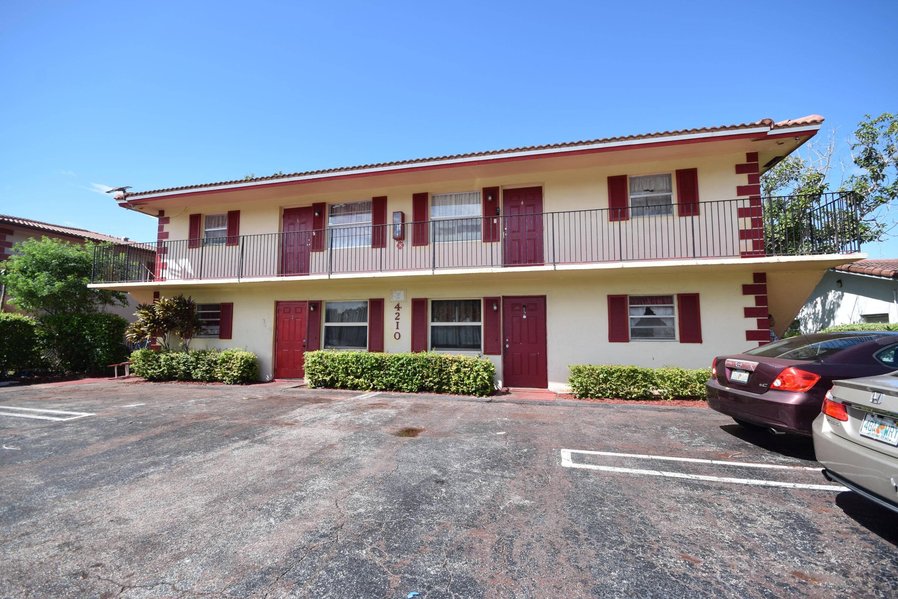 Don't miss this centrally located quadplex in the heart of Coral Springs, just minutes from grocery stores, shopping, restaurants, and major roadways.