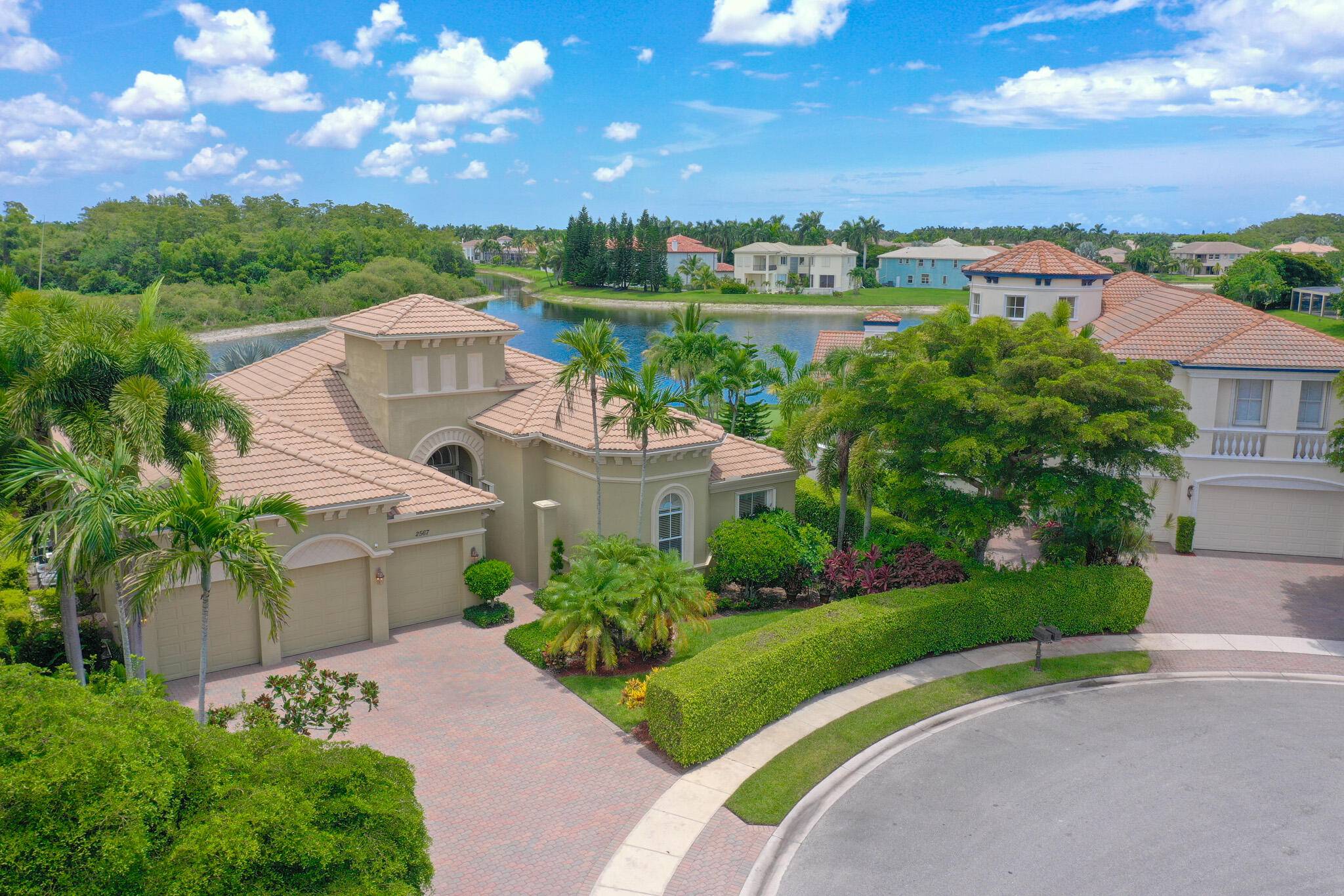 An extraordinary ONE OF A KIND SETTING defines this rare one story Casa Del Flora model perfectly positioned at the end of a quiet cul de sac in the exclusive ...