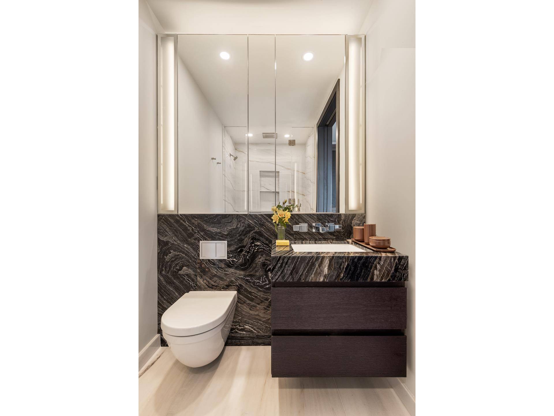 Welcome to Residence 52D at The Greenwich by Rafael Vinoly, a three bedroom, three and a half bathroom featuring magnificent northern and western exposures.