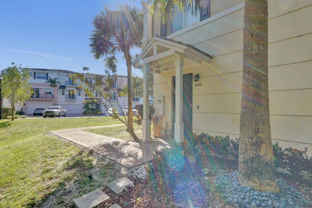 One of a kind stunning Fully Furnished Tri Level Townhome 3 bedroom 3.