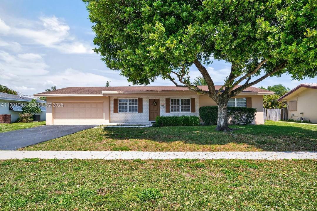 Located in the prime central neighborhood of Mirror Lake Estates in Plantation, this spacious 1 story 4 bedroom amp ; 2 bathroom home, offers an impressive 2, 192 adjusted sq ...
